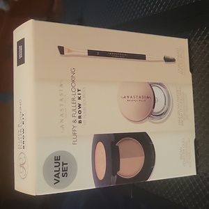 Brow Kit in "Medium Brown" by ABH